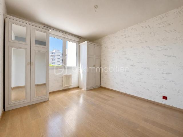 DIJON Montchapet: Appartement T3 65m² 2 chambres, balcon, ascenseur, place de parking