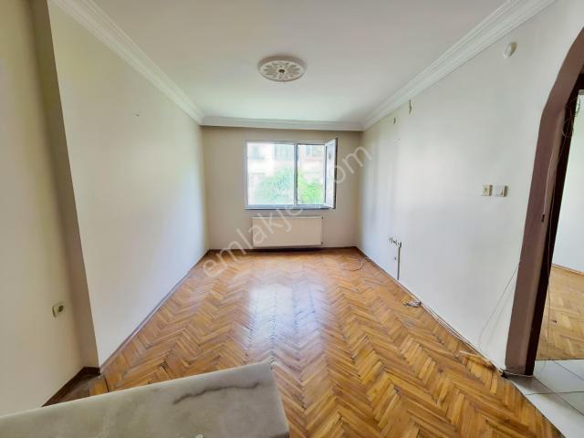Dikilitaş Çarşıya Yakın Ara Kat 2+1 Fırsat Daire