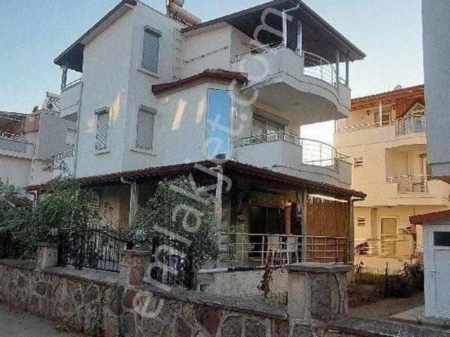Dikili Cumhurıyet Danıştay Villalar Bölgesinde Denize 200 Metre Uzaklıkta Yakın Full Eşyalı Devamlı