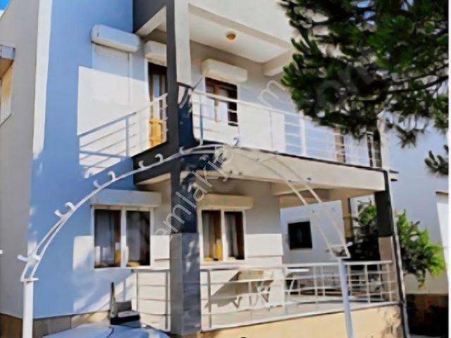Dikili Cumhuriyet Mah Müstakil Kiralık Eşyalı Villa