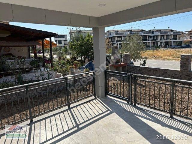 Dikili Cumhuriyet Mahallesinde Sıfır 4+1 Satılık Villa