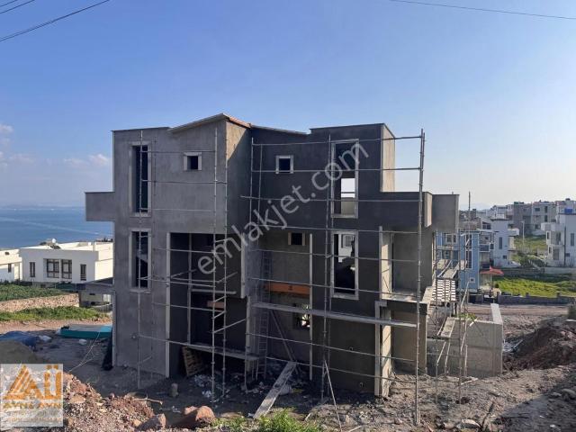Dikili Çandarlı' Da Satılık 3+1 Villa