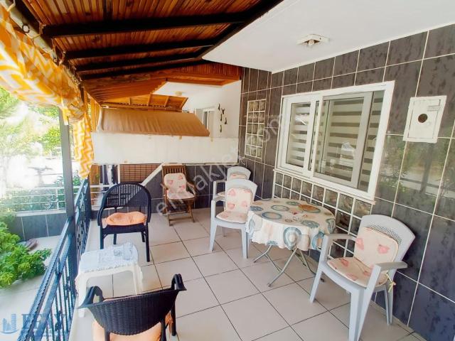 Dikili Bankacılarda Bakımlı Villa