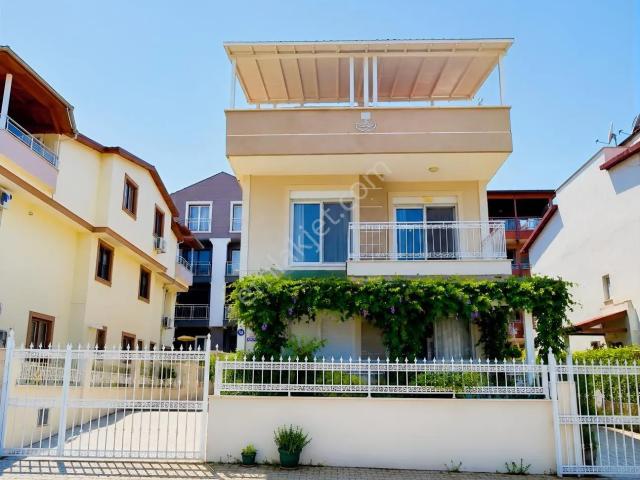 Dikili Gazipaşada 4+1 Doğalgazlı Premium Villa