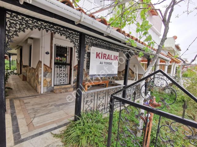 Dikili De Denize 150 M Bahçeli Full Eşyalı 3+1 Tripleks Villa