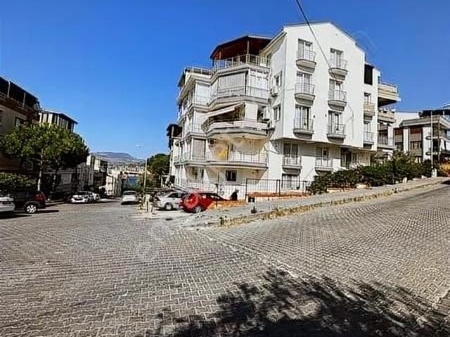 Dikili ' De Denize 50 Metre Mesafede Olan Satılık Daire