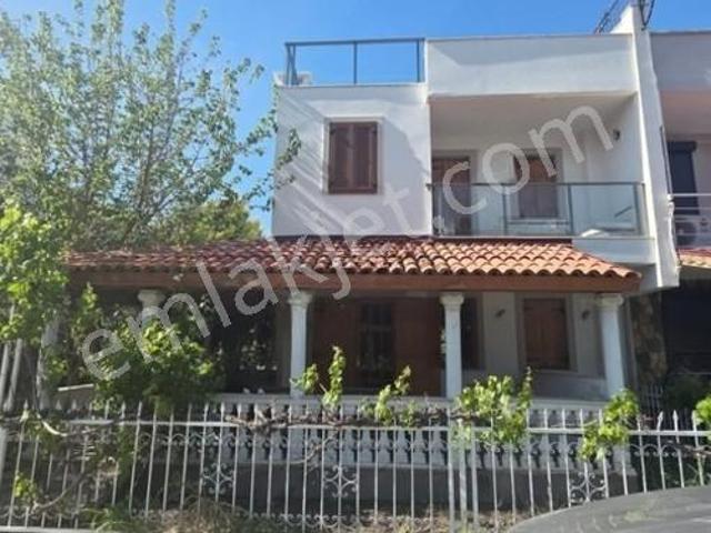 Dikili´de Kiralık Eşyalı Bahçeli Dubleks