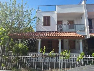 Dikili´de Sezonluk Kiralık Eşyalı Bahçeli Dubleks