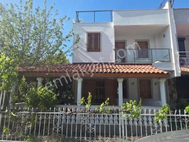 Dikili´de Sezonluk Kiralık Eşyalı Bahçeli Dubleks