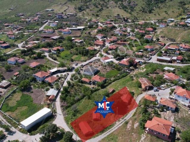 Dikili Deliktaş'ta 1386 M² Arsa Üzerinde Taş Ev Ve Damlar