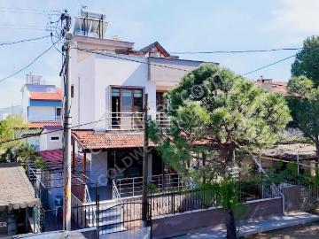 Dikili Kabakumda 6+1 Satılık Tripleks Villa