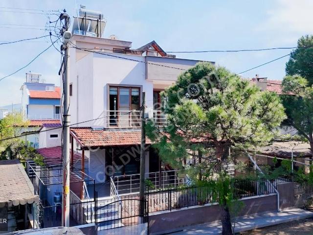 Dikili Kabakumda 6+1 Satılık Tripleks Villa