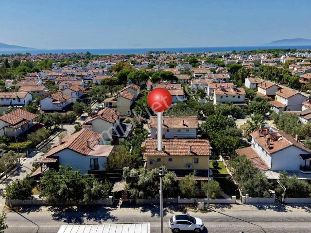 Dikili Halk Eğitimciler Sitesinde Satılık 2+1 Villa