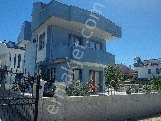 Dikili İsmetpaşa Da Danıştay Mevkinde Müstakil Tek Nizam Bahçeli 4+1 Tribleks Villa