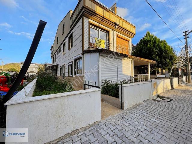 Dikili İsmetpaşa'da 4+1 Satılık Triplex