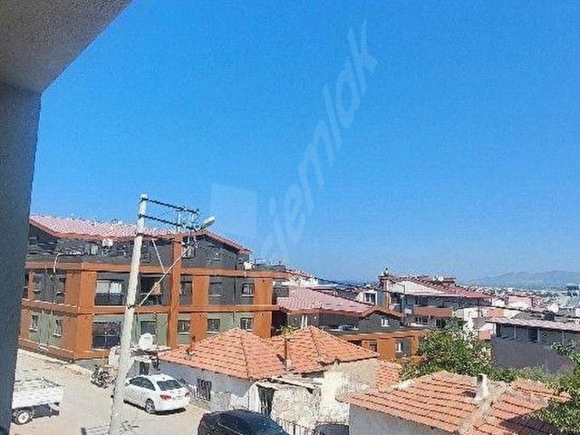 Dikili ismetpaşada merkezi konumda deniz gören sıfır 1+1 satılık daire