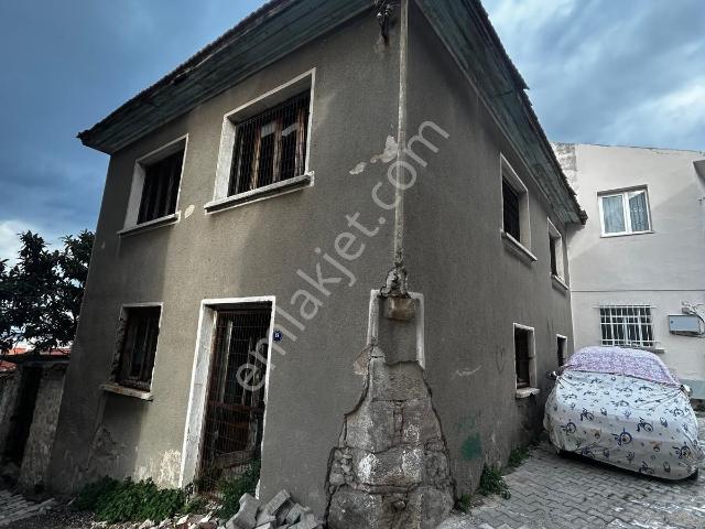Dikili Salimbey Mahallesi Tarihi Satılık Bina