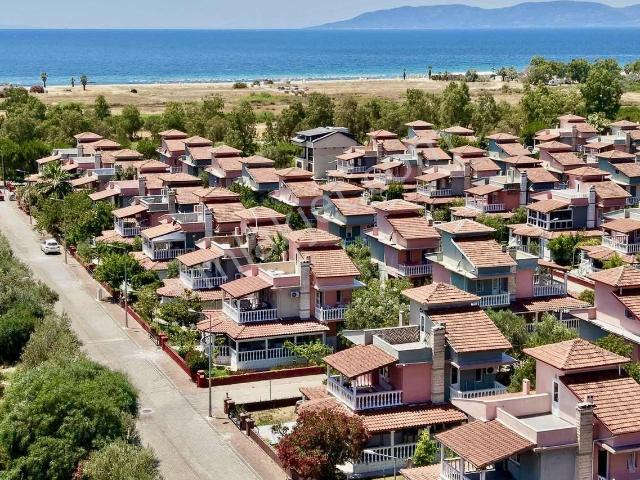 Dikili Salihler Altında Satılık Köşe Müstakil 4+1 Villa