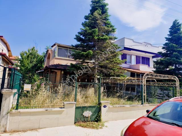 Dikili Salihler Gülkent Sitesinde Müstakil Bahçeli Villa Mkd Den