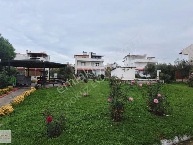 Dikili Salihler Mah Yeşil Pelit Sitesinde Satılık Villa