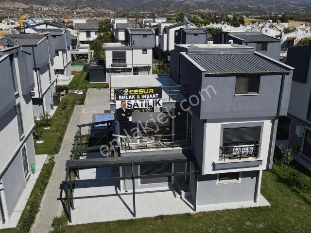 Dikili Salihler Satılık 4+1 Havuzlu Müstakil Lüks Villa