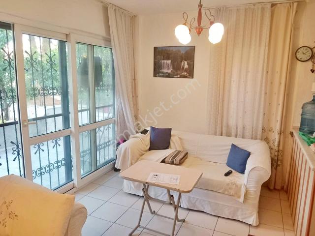 Dikili Salihleraltı Gülkent Sitesinde 3+1 Satılık Villa