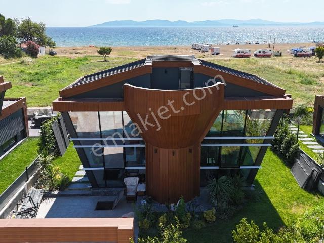 Dikili Salihleraltı Denize 0 Özel Mimari Villa