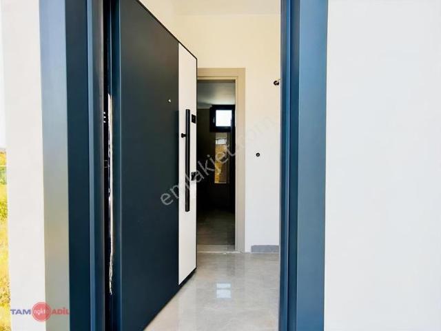 Dikili Salihleraltında Modern Ve Sıfır 5+1 Lüks Villa