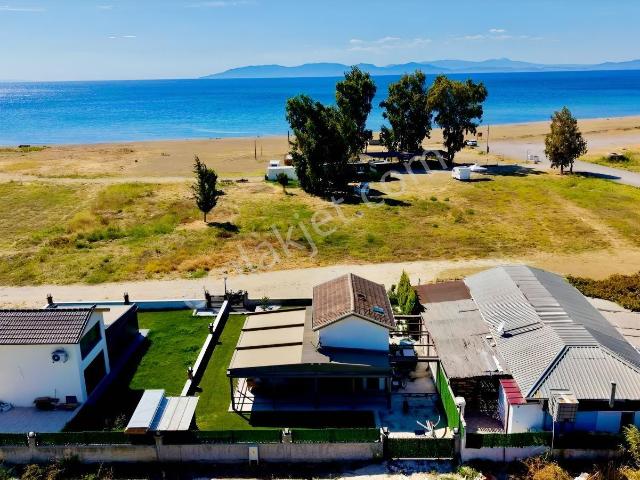 Dikili Salihleraltında Denize Sıfır Midilli Manzaralı Villa