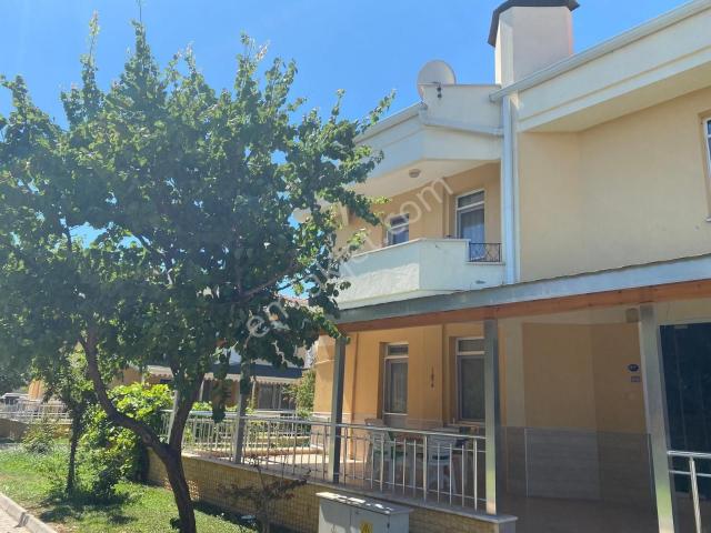 Dikili Sarıgül'de Eşyalı Satılık Villa