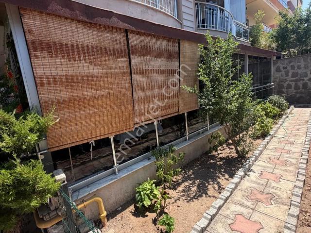 Dikili Ümmetoğlu'ndan 3+1 Bahçeli Eşyasız Devamlı Kiralık Daire