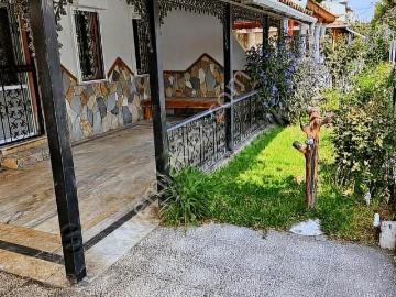 Dikilide Denize 150 M Bahçeli Full Eşyalı Tripleks Villa