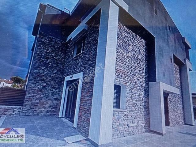 Dikilide Denize 200 Metre Sıfır 4+1 Müstakil Satılık Villa