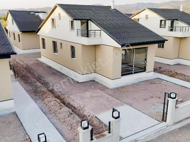 Dikili'de Sessizliğin Ve Konforun Adresi 4+1 Müstakil Villa