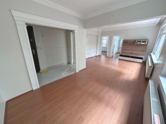 Dikimevi Metro Yakınında Full Yapılı Bahçe Katında 2+1 Kiralık Daire