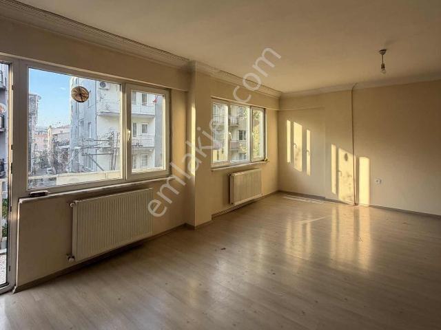Dikkaldırım Caddesinde 120 M² Geniş 2+1 Kiralık Daire