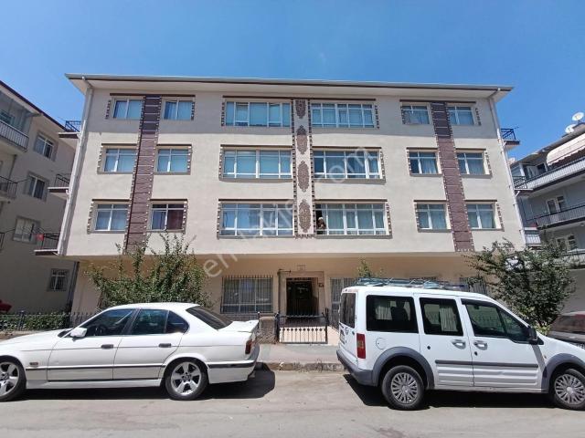 Dikmen Cad.atayolu Sokak Mükemmel Lokasyonda 3+1 Satılık Daire