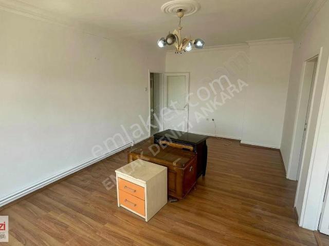 Dikmen Caddesi Üzeri 3. Kat 3+1 Kiralık Daire