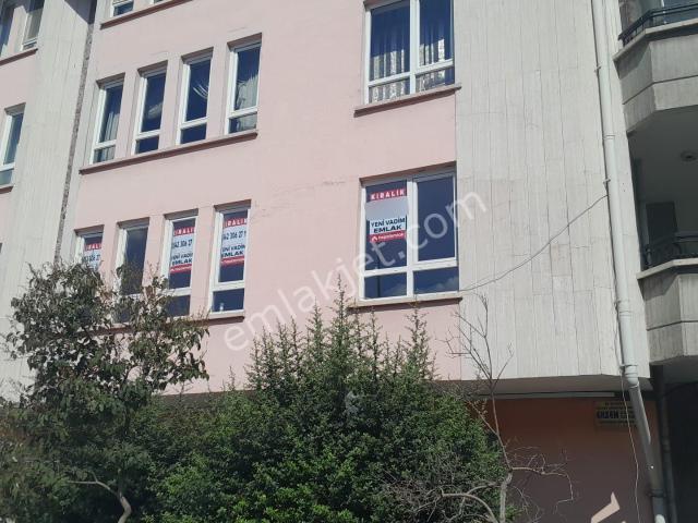 Dikmen Caddesinde Ön Cephe,1.kat,3+1,merkezi,110 M2,polisevi Yanı.