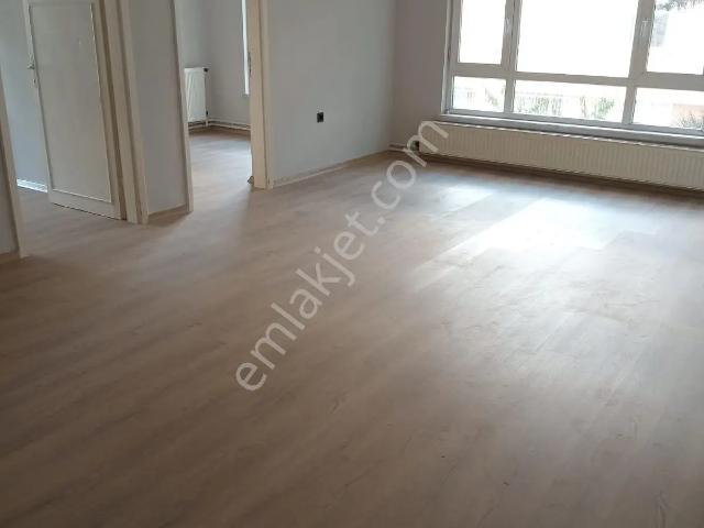 Dikmen Hakimevi Civarı Nisan Sok.3+1 2.kat Kombili 125m2 Daire