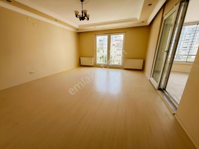 Dikmen Vadi Sitesinde Kiralık Geniş 3+1 Daire