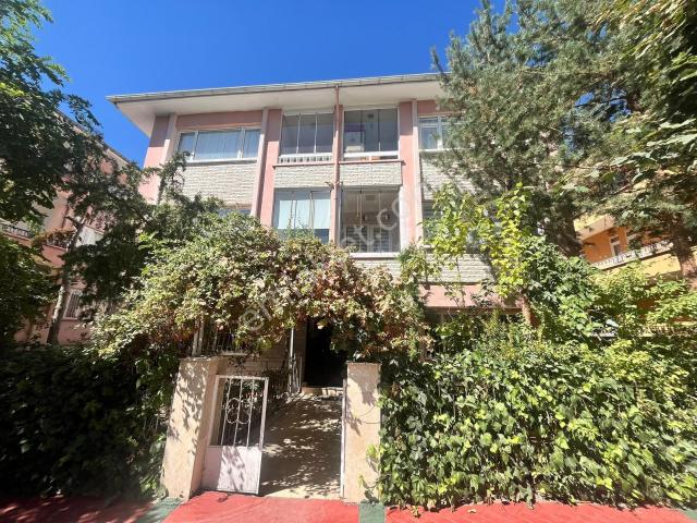 Dikmen Yetkin Sokak'ta 3+1 Kiralık Daire