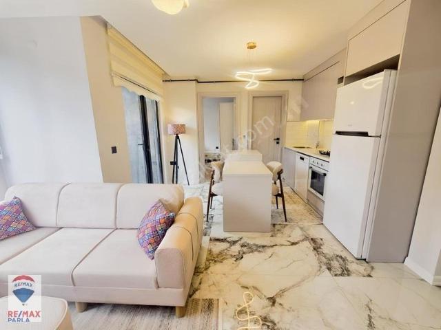 Dilay Baştekin'den Tramvay Durağı Altı Sıfır Eşyalı Kiralık 1+1