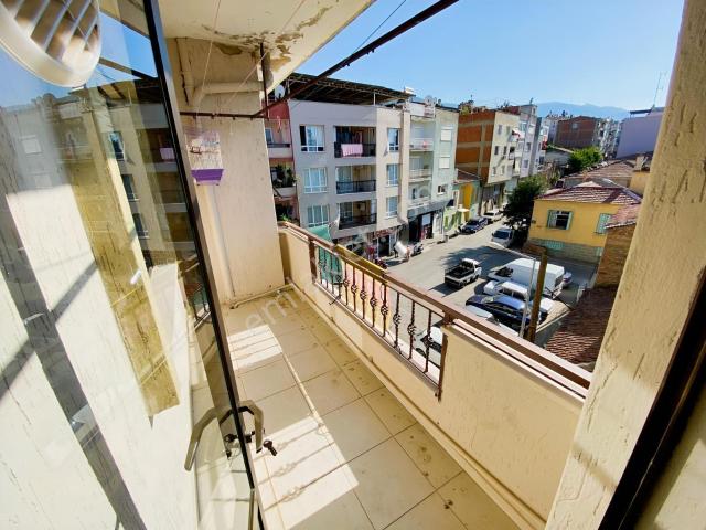 Dilek Emlak'tan Çarşı İçinde Kiralık Ferah 3+1 Daire