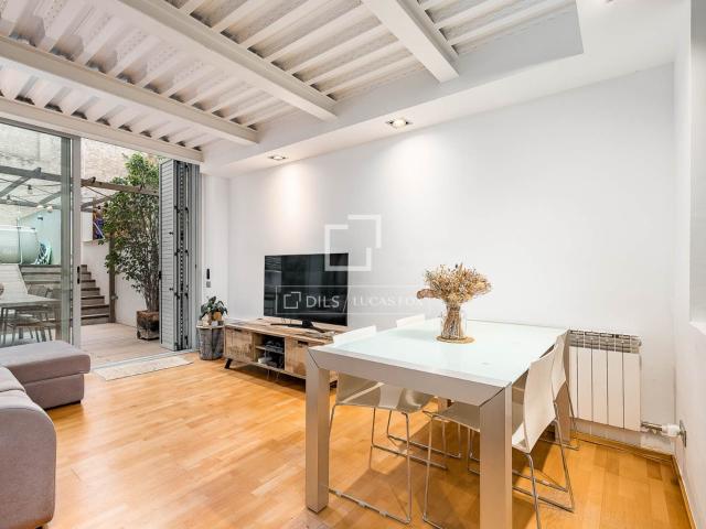 Dils Lucas Fox, tiene el placer de presentaros esta casa ubi. 136m² Barcelona