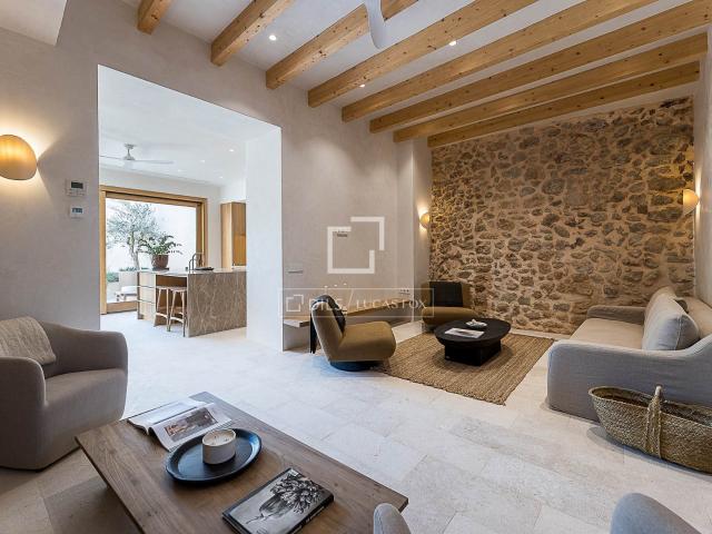 Dils Lucas Fox le presenta una excepcional casa adosada de p. 280m² Alaró