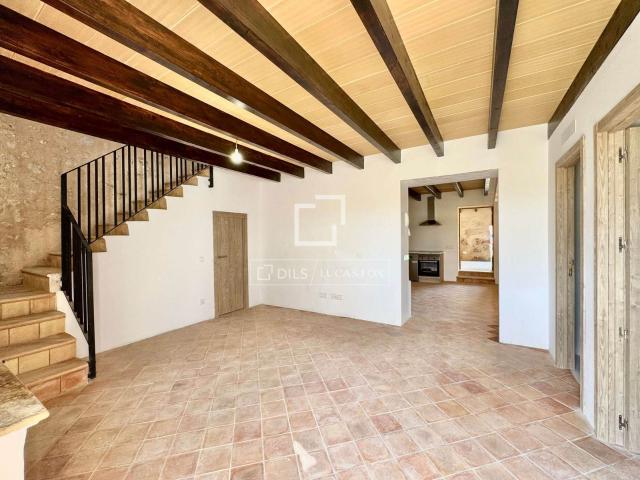 Dils Lucas Fox os presenta esta exclusiva finca rústica tota. 270m² Llubí