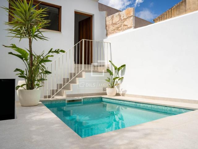 Dils Lucas Fox os presenta esta espectacular casa adosada de. 253m² Arta