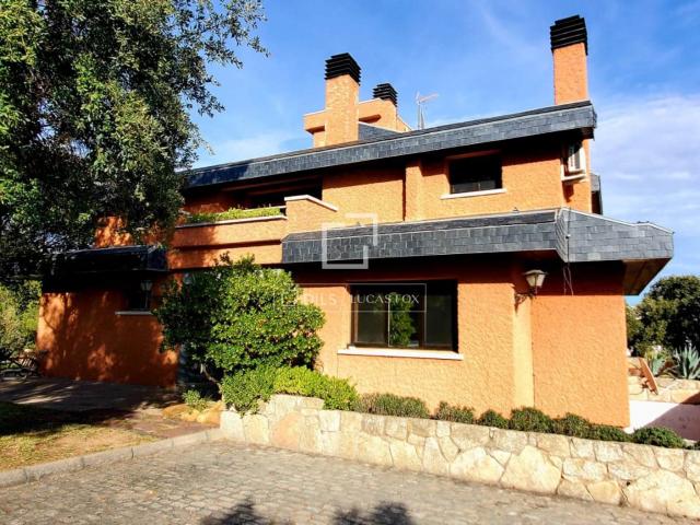 Dils Lucas Fox presenta esta amplia villa individual sobre u. 512m² Ciudalcampo