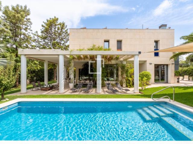 Dils Lucas Fox presenta esta casa premium en una tranquila z. 700m² Mutxamel